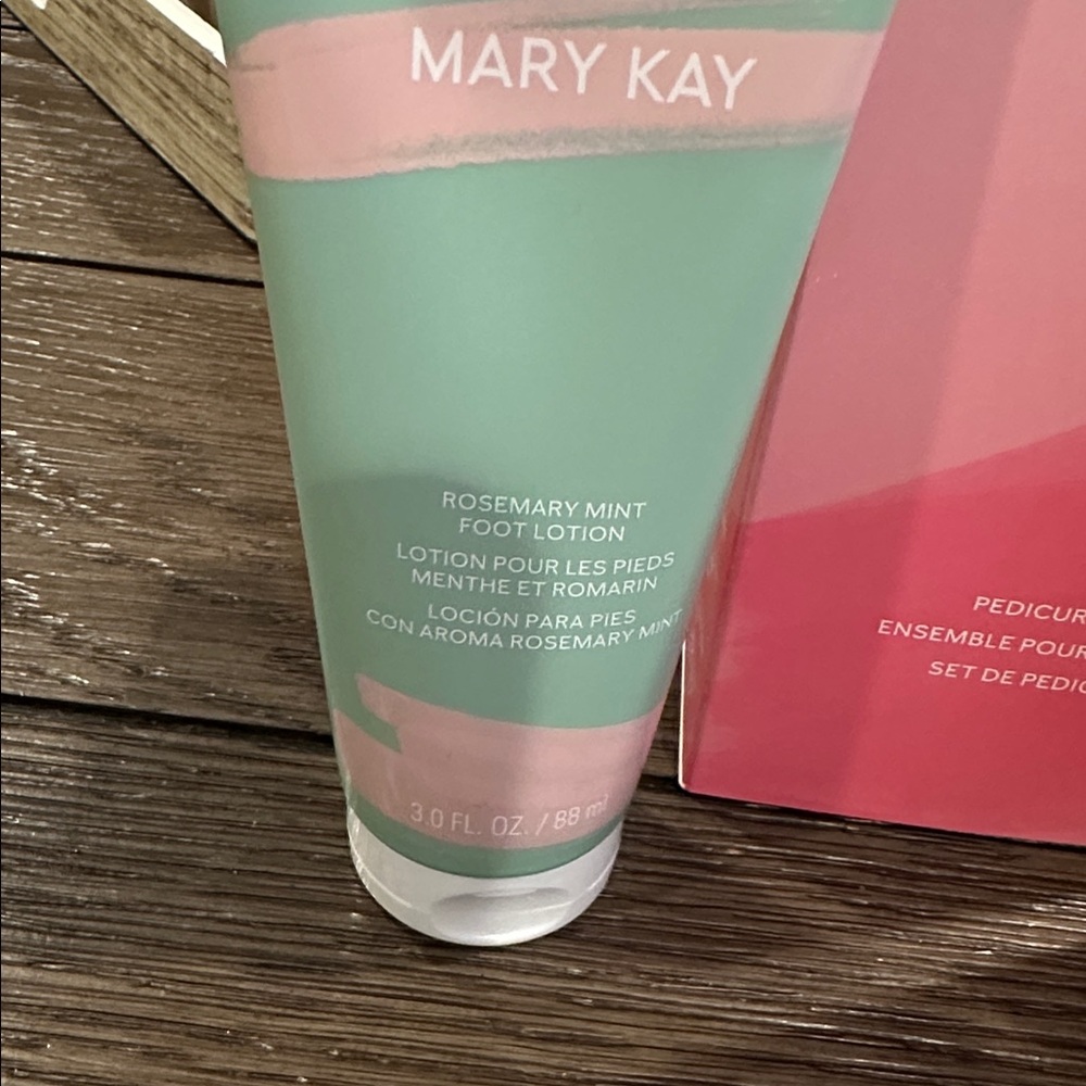 Mary Kay pedicure set and nail Collection - Pink and Purple - Picture 4 of 5